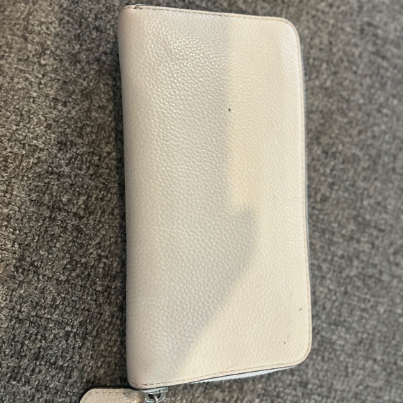 Coach LiP Wallet - Picture 3 of 5